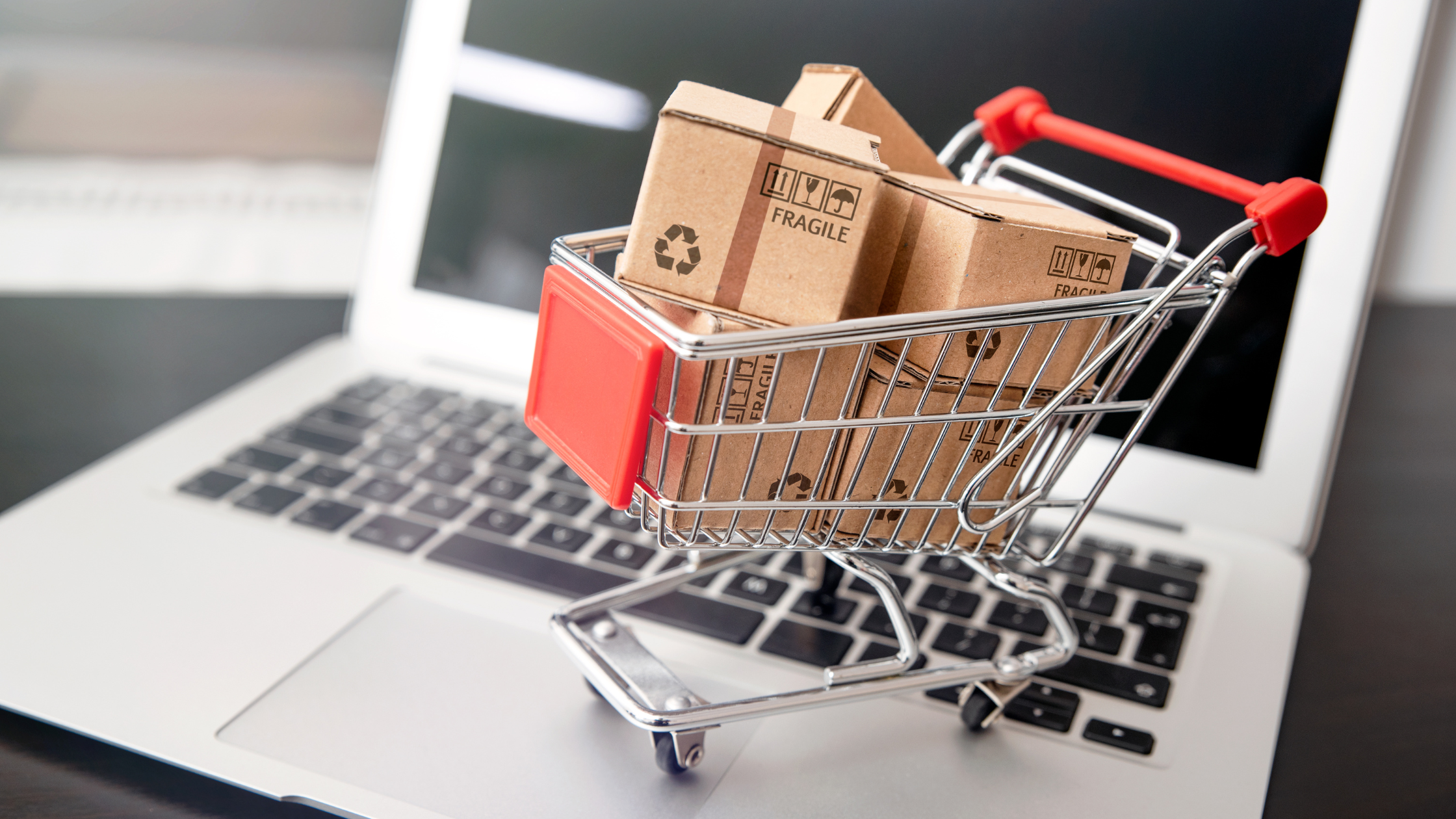 You are currently viewing How Can a Data-Driven Strategy Improve E-Commerce Performance?